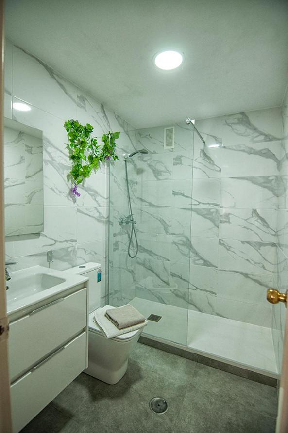 Luminoso Y Fresco Apartamento En 2ª Linea De Playa Fuengirola Εξωτερικό φωτογραφία